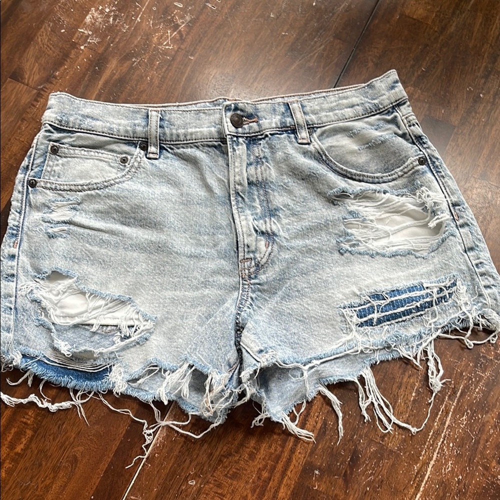 American Eagle Women's Light Blue Distressed 90s Boyfriend Denim Jean Shorts Siz - Picture 2 of 9